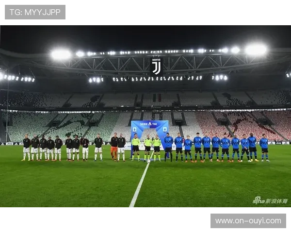 国米球迷客场看台挂巨幅tifo，致敬队长劳塔罗效力五周年